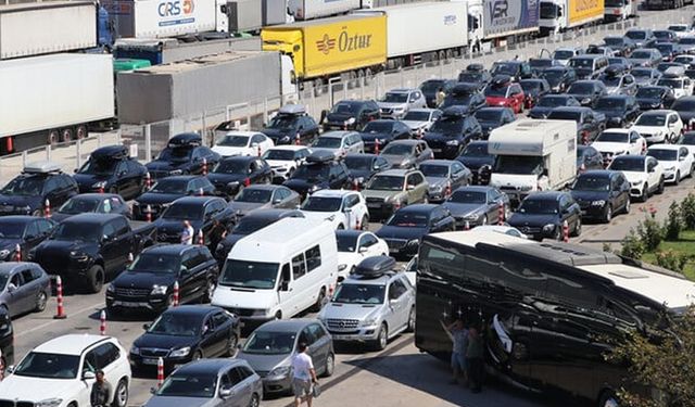 Gurbetçilerin hüzünlü dönüş yolculukları devam ediyor