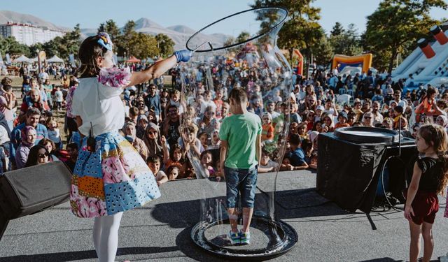 Erzurum'daki Kültür Yolu Festivali dolu dolu geçiyor.