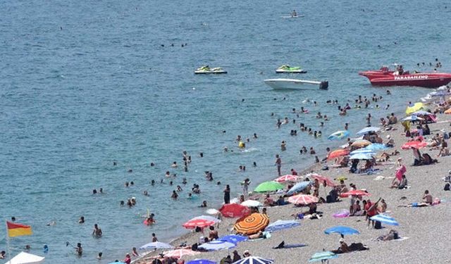 Antalya'da kavurucu sıcaklar! Nem yüzde 85'e ulaştı