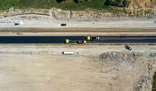 Van Sahil Yolu’nda asfalt serimine başlandı