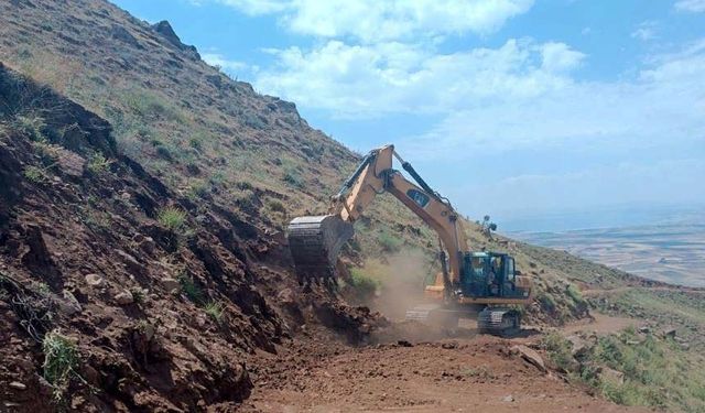 Van’da yol çalışmaları devam ediyor