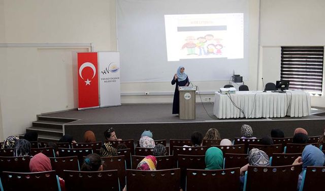 Büyükşehir’den ‘Aile İçi İletişim’ Semineri