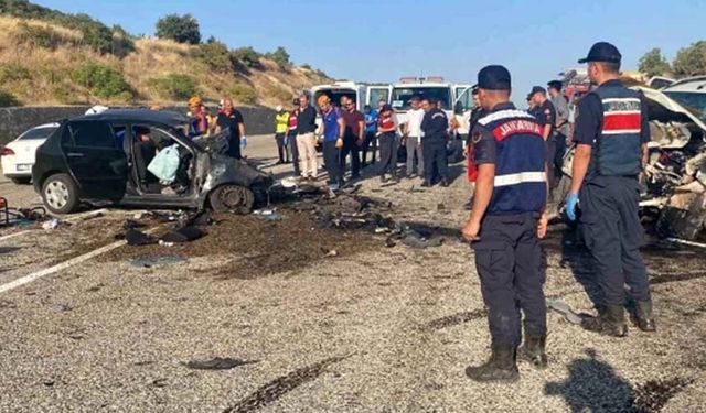 Feci trafik kazasında 4 kişi hayatını kaybetti