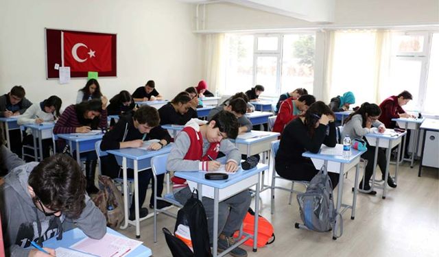 Liselerde sınıf tekrarı geliyor! Milli Eğitim Bakanı duyurdu