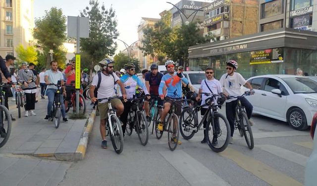 Bisikletlilerden Van turu! 'Araç senin yol hepimizin'