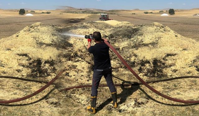 Tuşba’da yangın: 30 ton saman zarar gördü