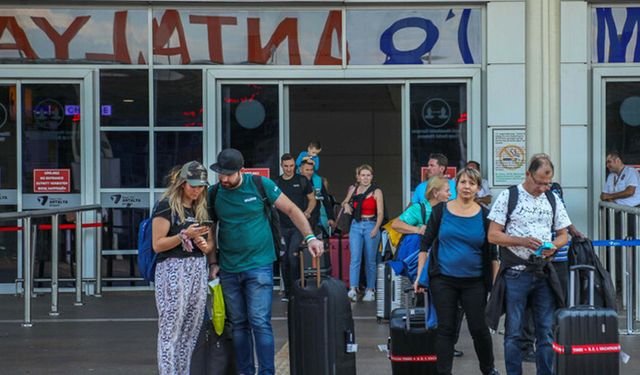 Antalya'da rekor yılını geride bıraktı! Hava yoluyla 10 milyon yolcu geldi