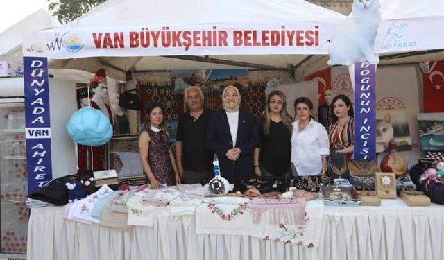 Van Büyükşehir 'Büyük Bitlis Buluşmaları'nda stant açtı