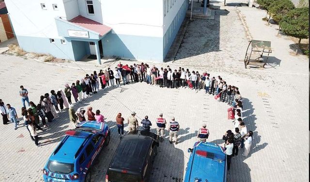 Van’da Jandarma personelinden okul ziyaretleri