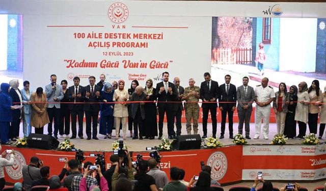 Bakan Göktaş Van'da toplu açılış törenine katıldı