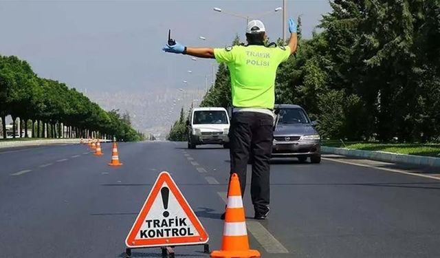 Trafikte yeni dönem! Ehliyet taşımak zorunlu değil