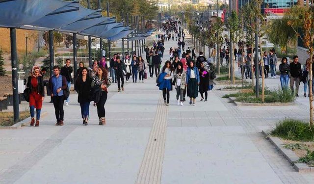 Van YYÜ’nün yeni öğrencileri Van’ı gezecek