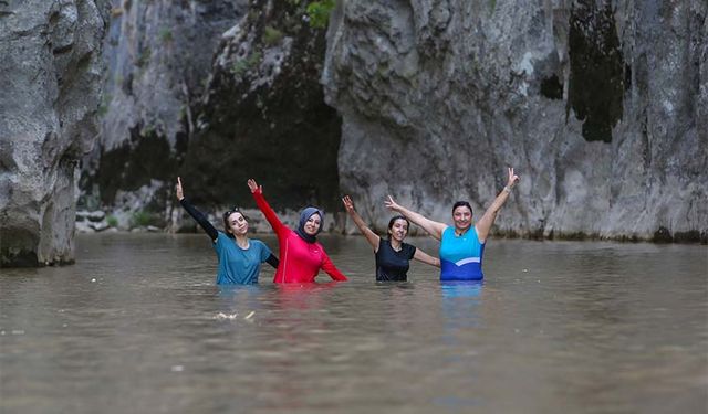 Doğaseverler, Masiro Kanyonu'nda yürüyüş yaptı