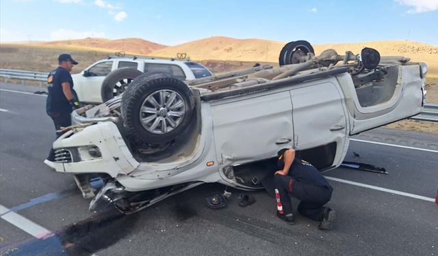 Van'da devrilen pikabın sürücüsü yaralandı