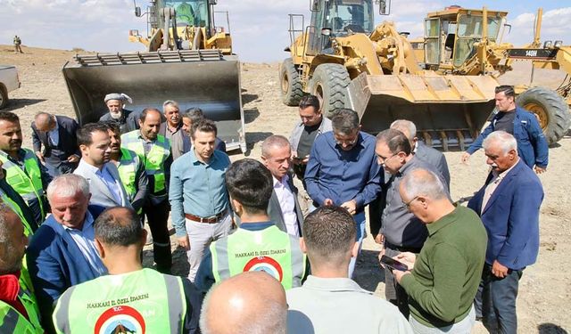 Hakkari-Van arasında yapımına başlanan yoldaki çalışmalar incelendi