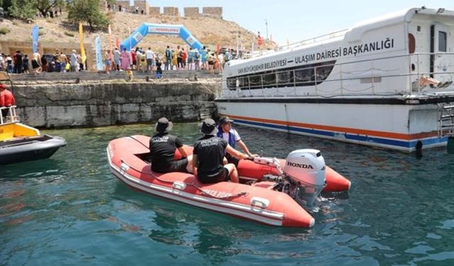 Van'da deniz polisi ekipleri 5 bin 72 kişiyi boğulmalara karşı bilgilendirdi