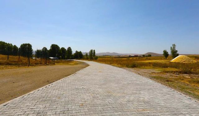 Tuşba’da parke taşı serim çalışmaları yapılıyor