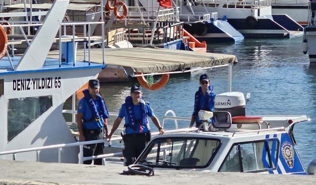 Deniz polisi ekipleri Van Gölü'ndeki denetimlerini sürdürüyor