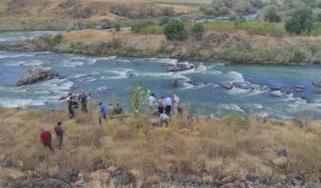 Balık tutarken nehre düşüp boğuldu