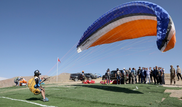 Van Yamaç Paraşütü ve Paramotor Hedef Şampiyonası sona erdi