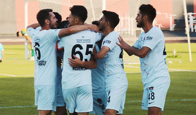 Van Spor, Adıyaman'ı evinde mağlup etti