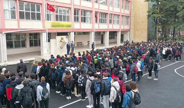 Okullarda yarın Filistin'deki saldırılarda hayatını kaybeden çocuklar için saygı duruşunda bulunulacak