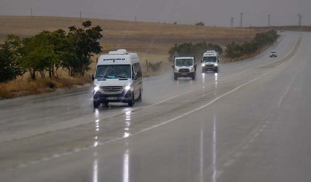 Van ve Hakkari'de yüksek kesimlere kar yağdı