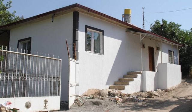 Van depremini yaşayan kişi 110 yıllık harabe evi restore ettirdi
