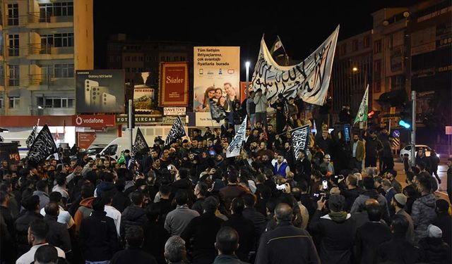 İsrail'in Gazze'deki hastaneye saldırısı Van'da protesto edildi