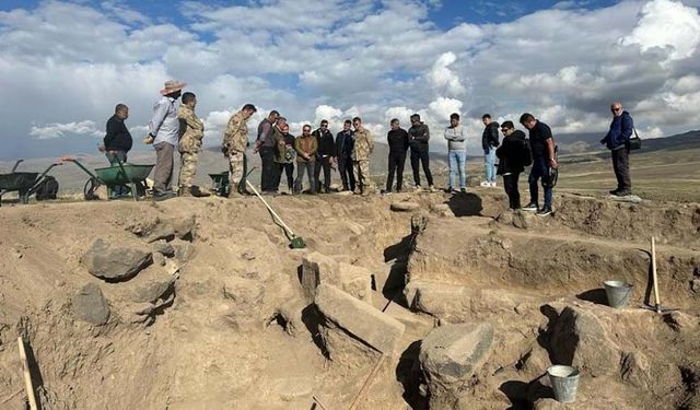 Van'da Urartulara ait kitabe ve tapınak bulundu