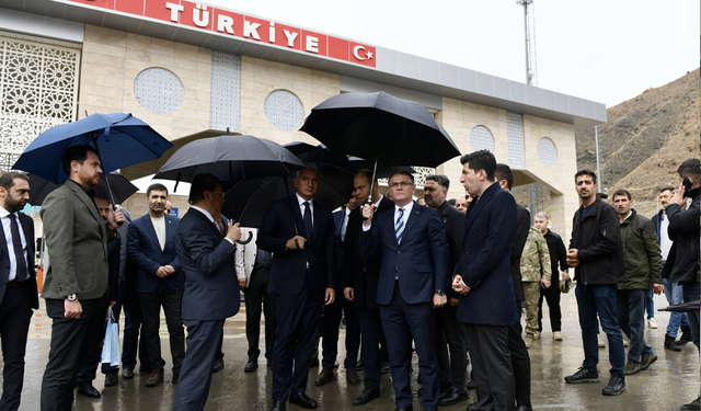 Bakan Ersoy, Kapıköy Gümrük Kapısını inceledi