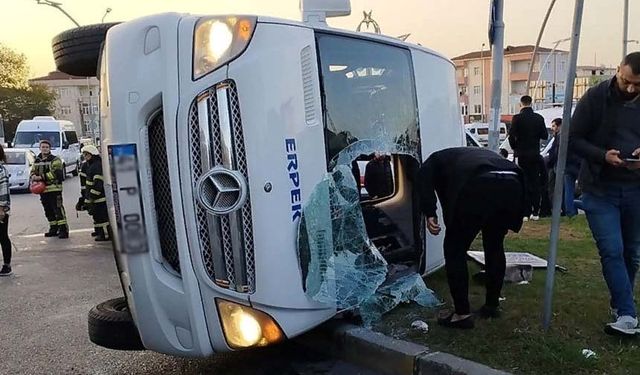 İşçi servisi ile halk otobüsü çarpıştı: 11 yaralı