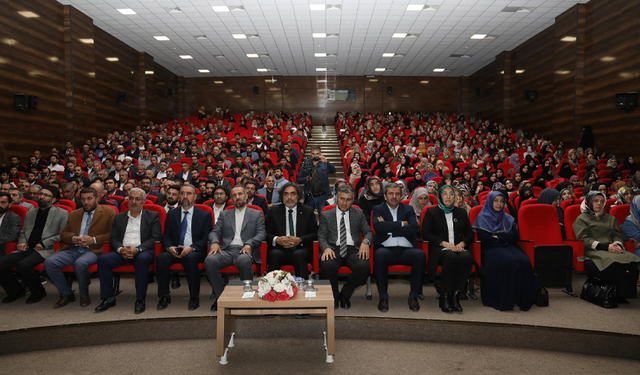 Van’da 'Geçmişten Günümüze Ailemiz' konulu konferans