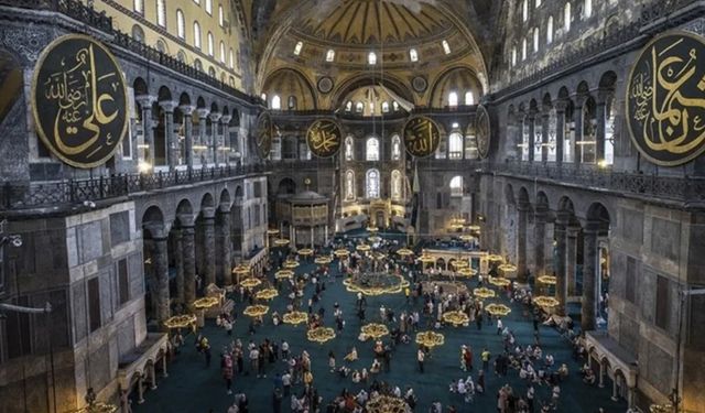 Bakan Ersoy duyurdu: Ayasofya turistlere ücretli olacak