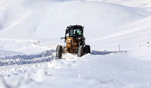 Van'da 142 yerleşim yerinin yolu ulaşıma kapandı