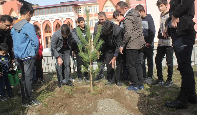 Özalp’te fidan dikimi gerçekleştirildi