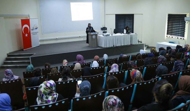 Van’da kadınlar için seminer düzenlendi