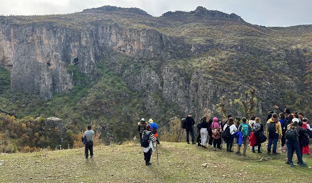 Van'daki Çocuk Evleri Sitesi'nde kalan çocuklar, Masiro Kanyonu'nda yürüyüş yaptı