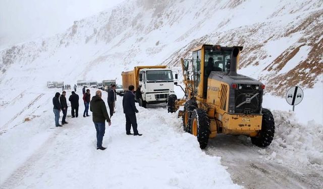 Van'da 126 yerleşim biriminin yolu açıldı