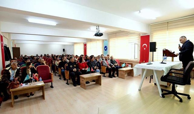 Van YYÜ’de ‘100. Yılında Cumhuriyet Kazanımları’ konferansı