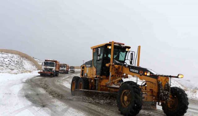 Erzincan'a yağmur, yüksek kesimlerde kar