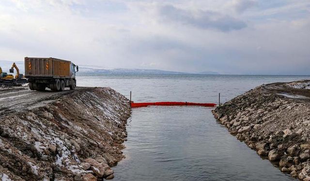 Van Gölü’ne akan derelere yeni sistem kuruldu