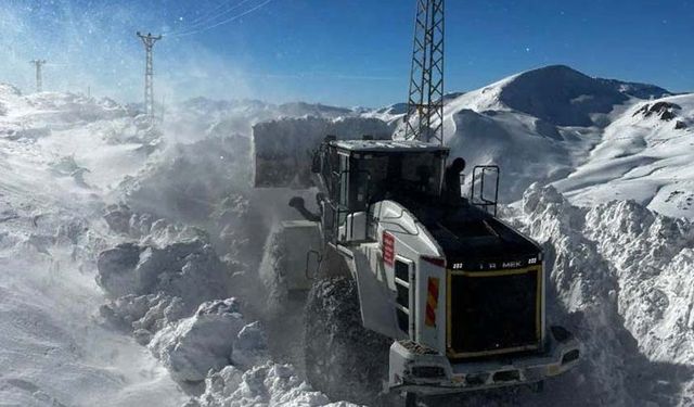 Hakkari’de 34 yerleşim yolu ulaşıma kapandı