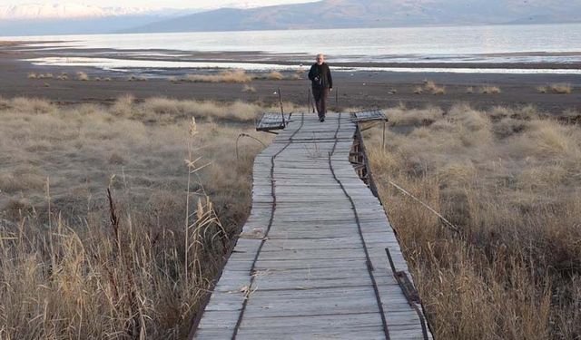 Van Gölü'ndeki su çekilmesi fotoğraflarla kanıtlandı