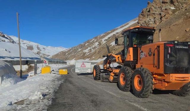 Van-Bahçesaray yolu ulaşıma açıldı