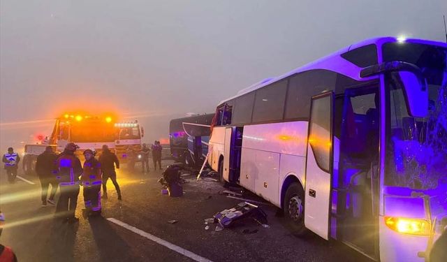 Otoyolda feci kaza! 11 kişi öldü, 57 kişi yaralandı