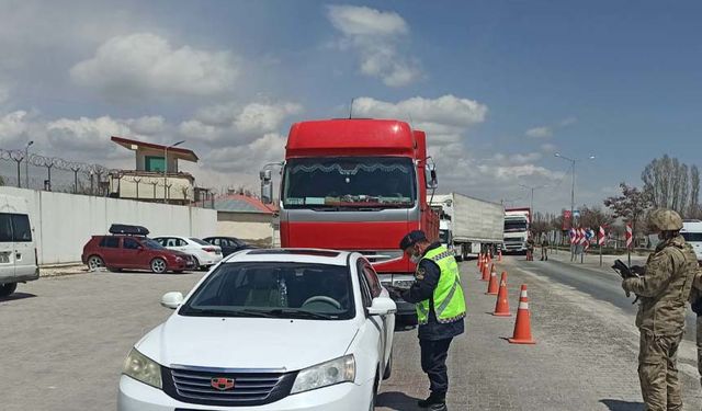 Van'da 88 araç trafikten men edildi