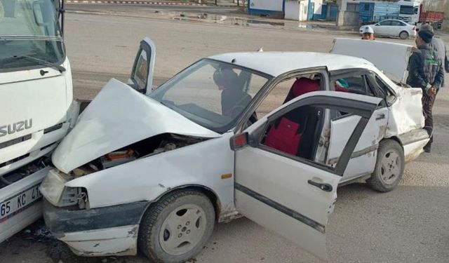 Erciş'te zincirleme trafik kazası: 2 yaralı