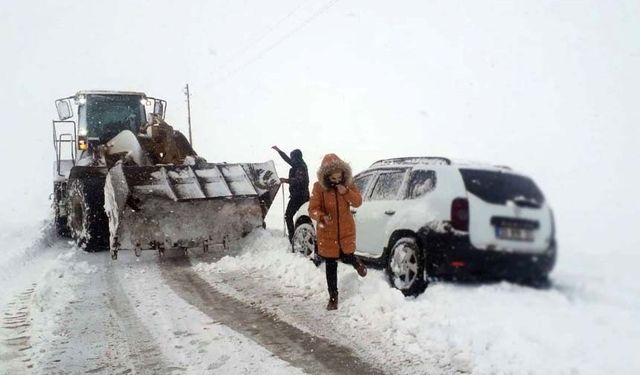 Van’da 138 yerleşim yerinin yolu ulaşıma kapandı