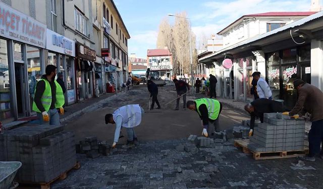 Çaldıran'da yol çalışmaları sürüyor